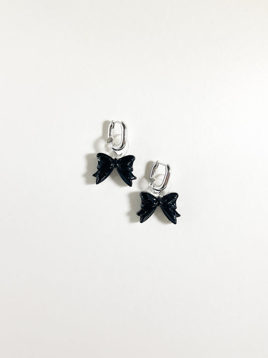 Bonbon Earrings — Bow ୨୧